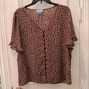 Cece Flutter Sleeve top in leopard print size L